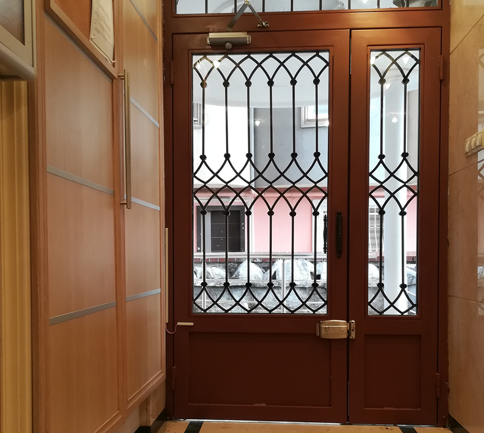 Nevon Ferforje Uygulamaları - Ferforje Demir, Bina Giriş Kapısı, Bahçe Kapısı, Garaj Kapısı, Balkon Korkuluk, Duvar Üstü Korkuluk, Ferforje Mimarisi