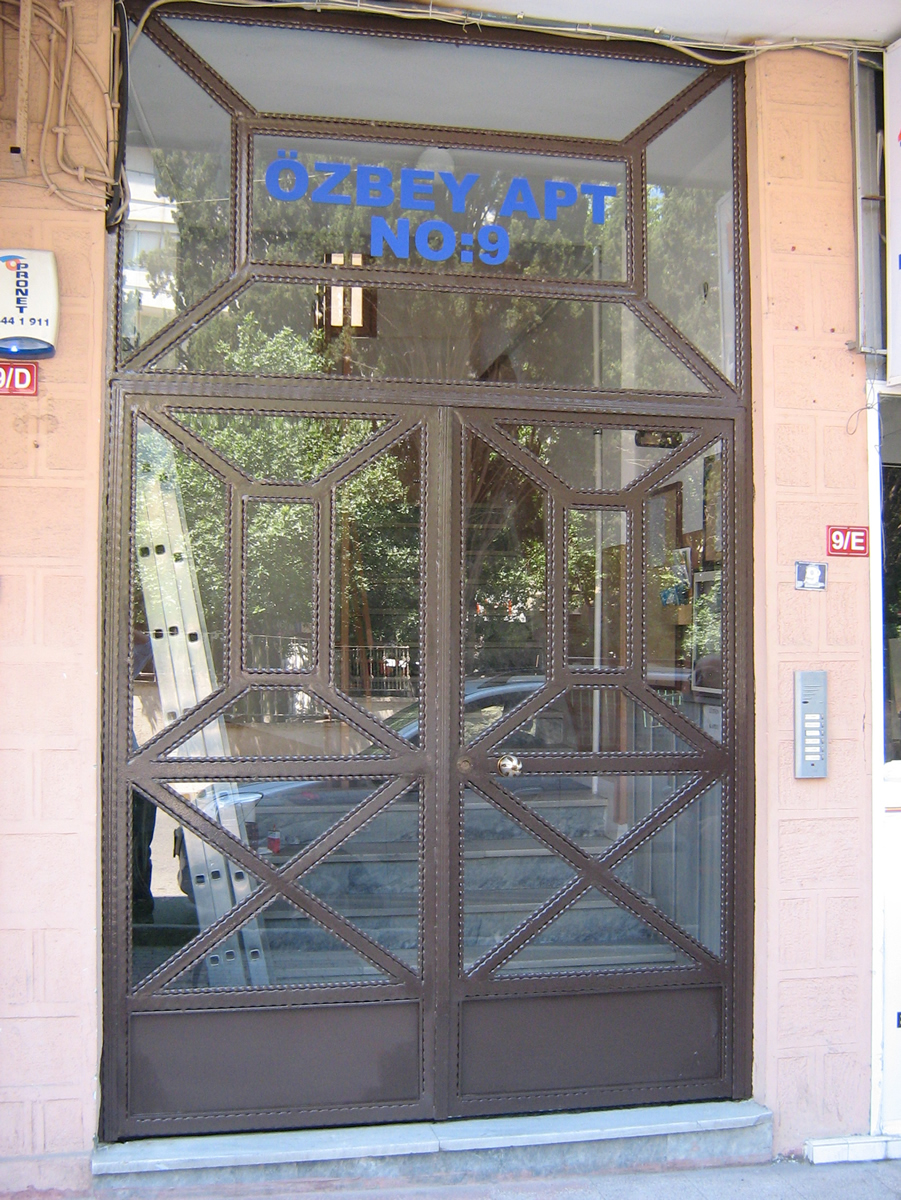 Nevon Ferforje Bina Giriş Kapısı