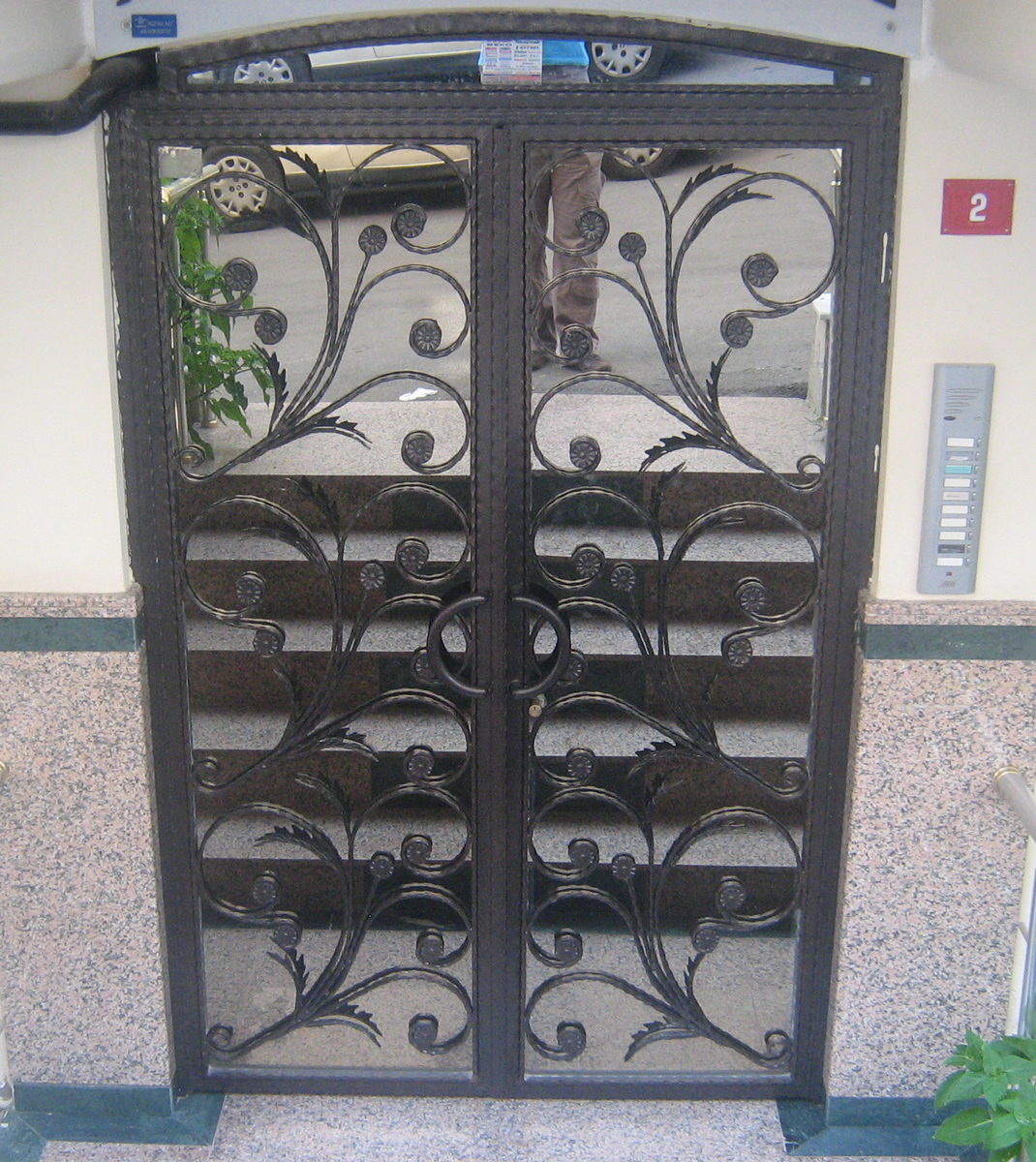 Nevon Ferforje Bina Giriş Kapısı