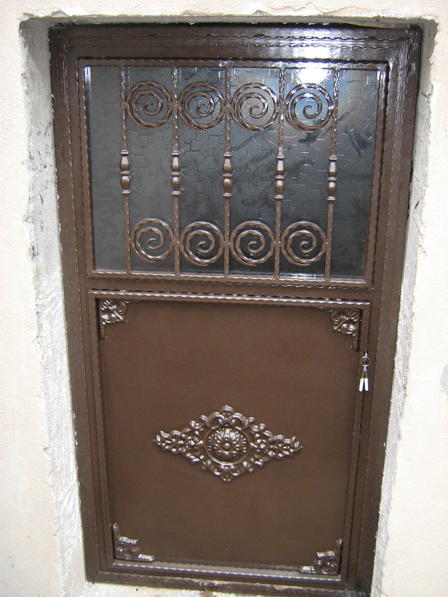 Nevon Ferforje Bina Giriş Kapısı