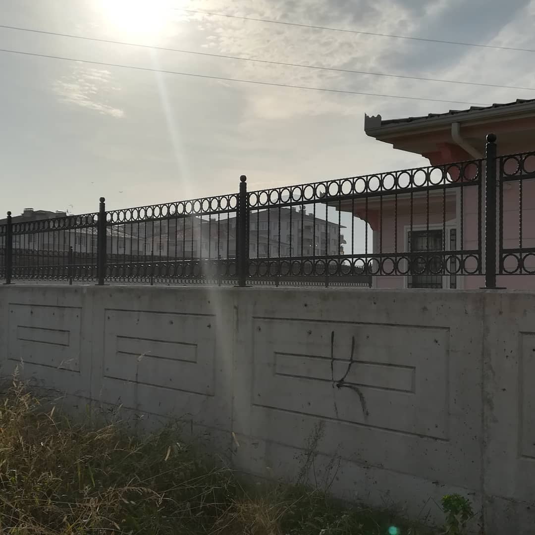 Nevon Ferforje Duvar Üstü Korkuluk