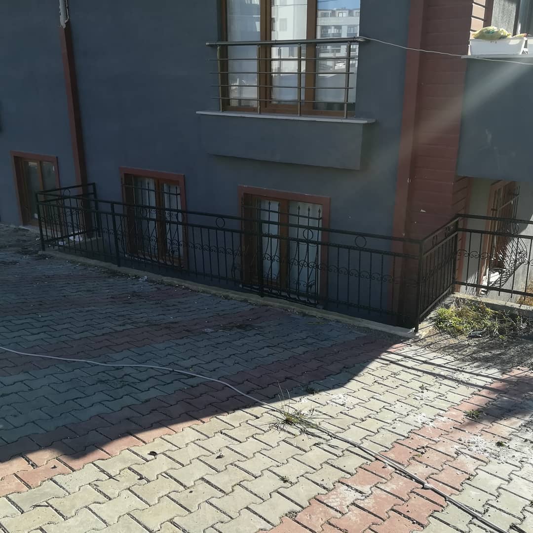 Nevon Ferforje Duvar Üstü Korkuluk