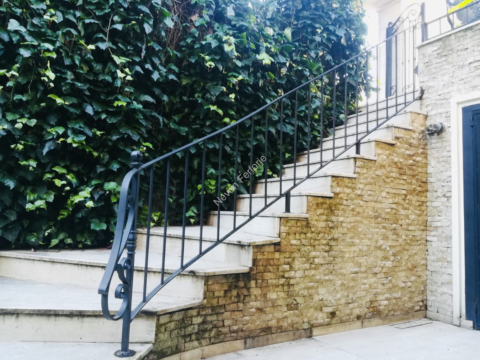 Nevon Ferforje Merdiven Korkuluk